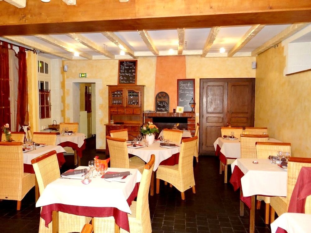 Logis-Hotel Restaurant Auberge Les Vallees Du Perche Vichères Exterior foto